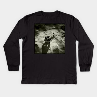 Abandoned dog's toy - Brancaster Beach, Norfolk, UK Kids Long Sleeve T-Shirt